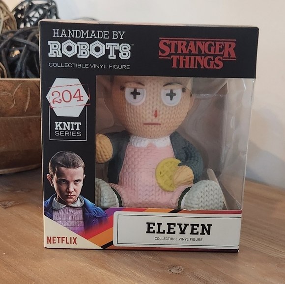 πΊ Handmade by Robots β Stranger Things β Eleven #204 β Vinyl Figure β NIB π©β¨ - Picture 7 of 7
